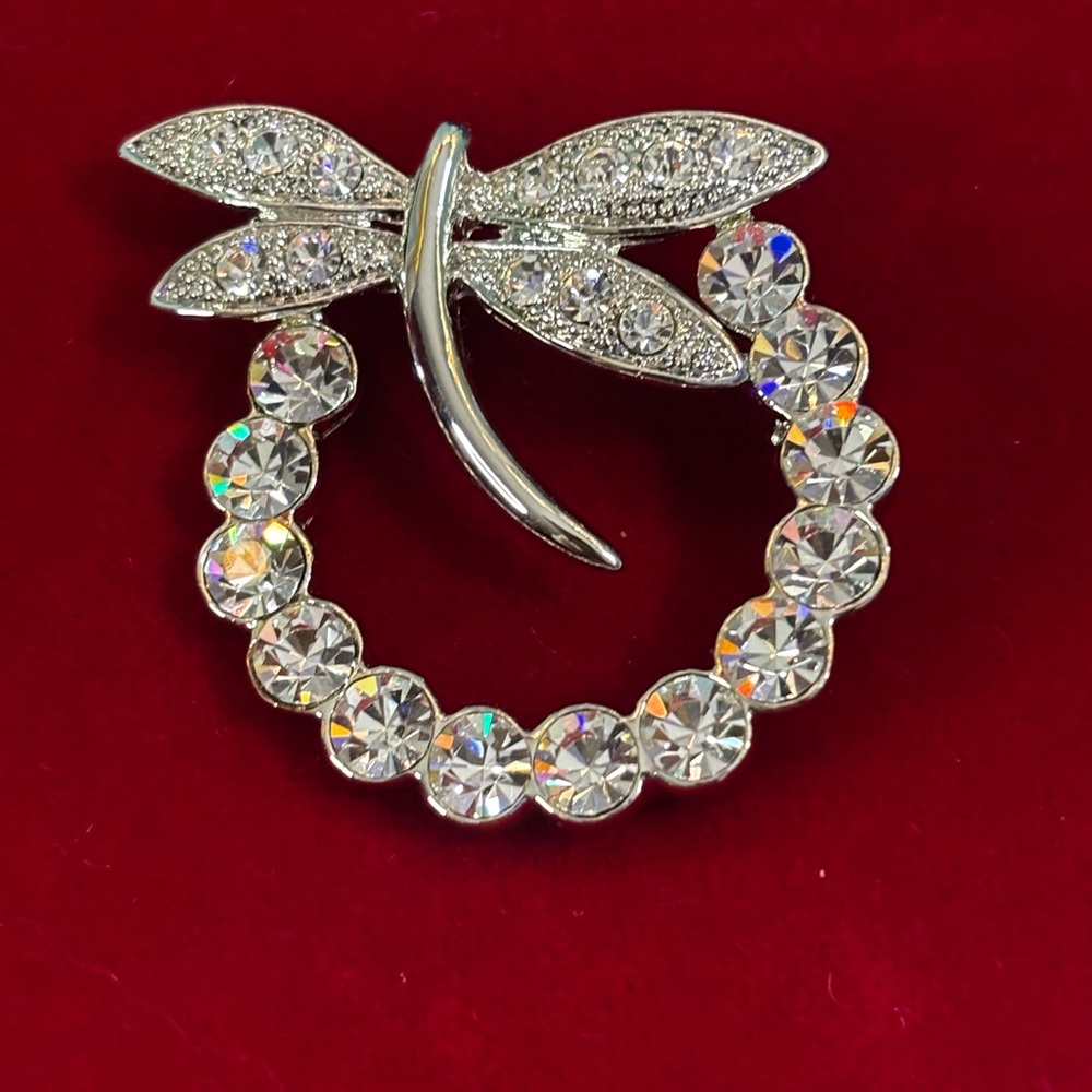 Dragonfly brooch